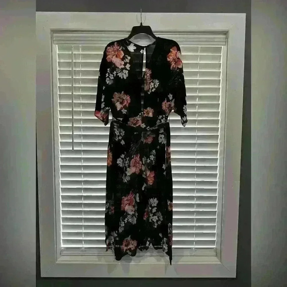 Lulus Staying Cool Black Floral Print Culotte Jumpsuit size S Jumper - Picture 6 of 8